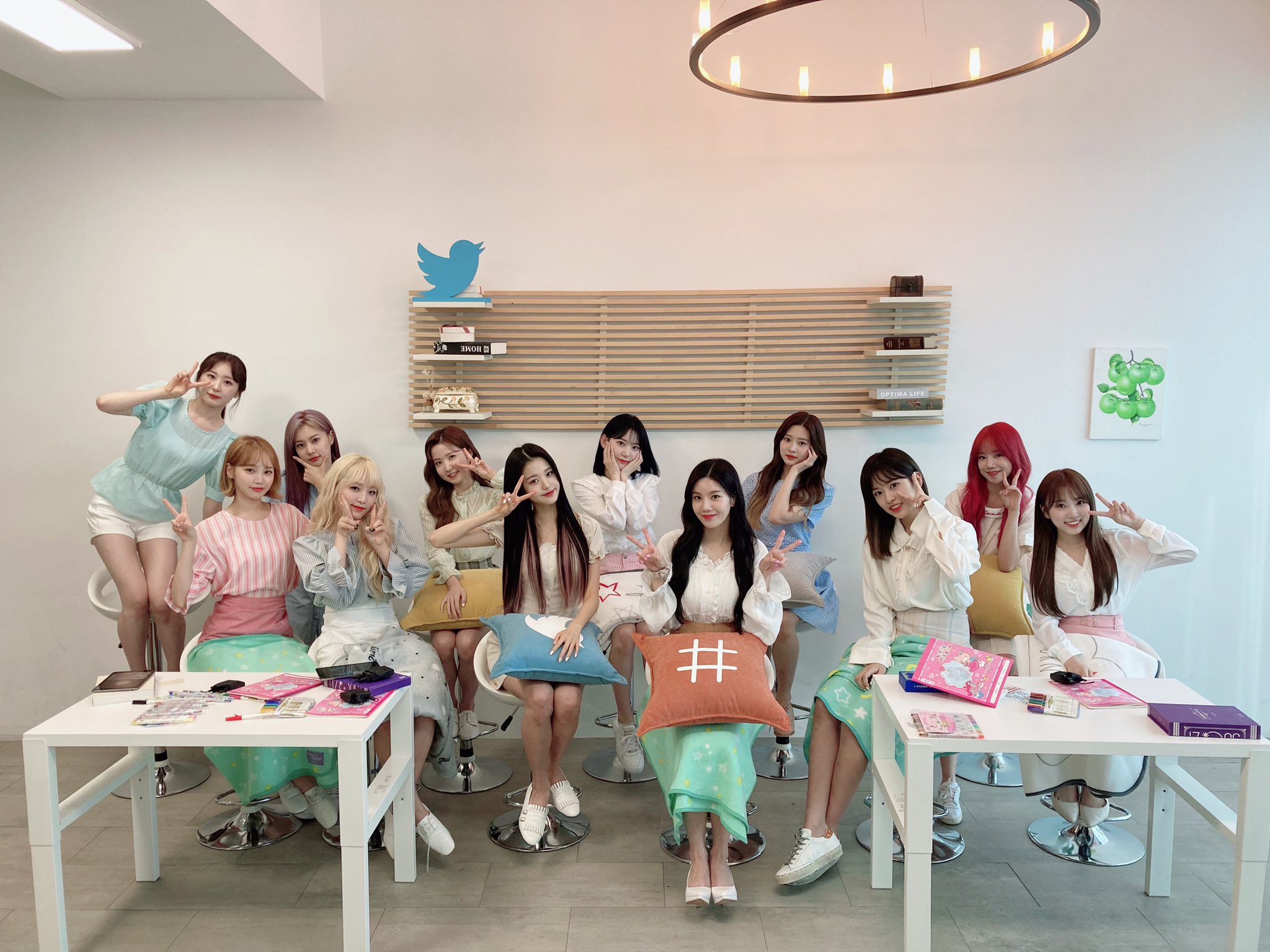 IZ*ONE サノク IZ*ONE (아이즈원) - 환상동화 (Secret Story of the Swan) MV