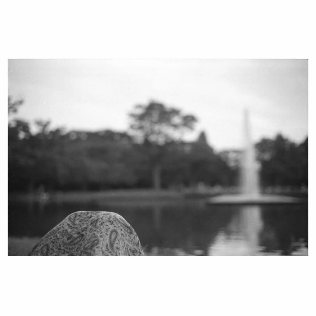 issie_ossie's tweet image. A day, a park, a fountain, with you. #in2012 #filmphotography #blackandwhite