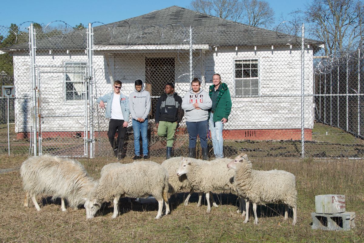 Civil Eats (@civileats) on Twitter photo Today on <a href="/CivilEats/">Civil Eats</a>, @xtinacooke reports on a group of young men transforming a decaying prison into a flourishing farm. buff.ly/2YEjBdx Today on <a href="/CivilEats/">Civil Eats</a>, @xtinacooke reports on a group of young men transforming a decaying prison into a flourishing farm. buff.ly/2YEjBdx