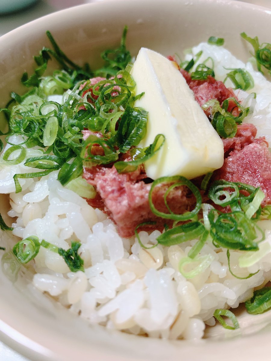 リュウジ 料理のおにいさんバズレシピ On Twitter 僕の必殺のズボラ飯 わさびバターコンビーフ丼 これ 秒で出来るのにマジで旨い ご飯の熱で溶けたコンビーフの牛脂とバター それをさっぱりと食べさせるわさびが本当に旨いんです ここまで簡単で旨い丼はなかなか
