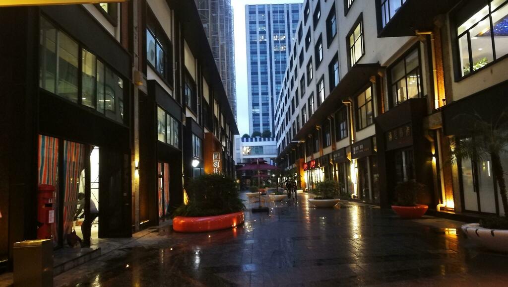 catneuromante's tweet image. Reddit: An alley near my house via /r/Cyberpunk ift.tt/3hwmaqr