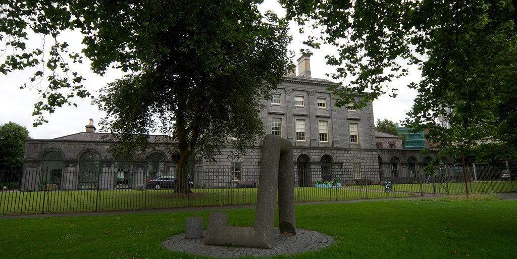 Help <a href="/HuntMuseum/">The Hunt Museum</a> fundraise to take down the railings surrounding the museum to create 'The Hunt Museum in the Garden' in the heart of Limerick City limerick.ie/discover/livin… #FundACobble