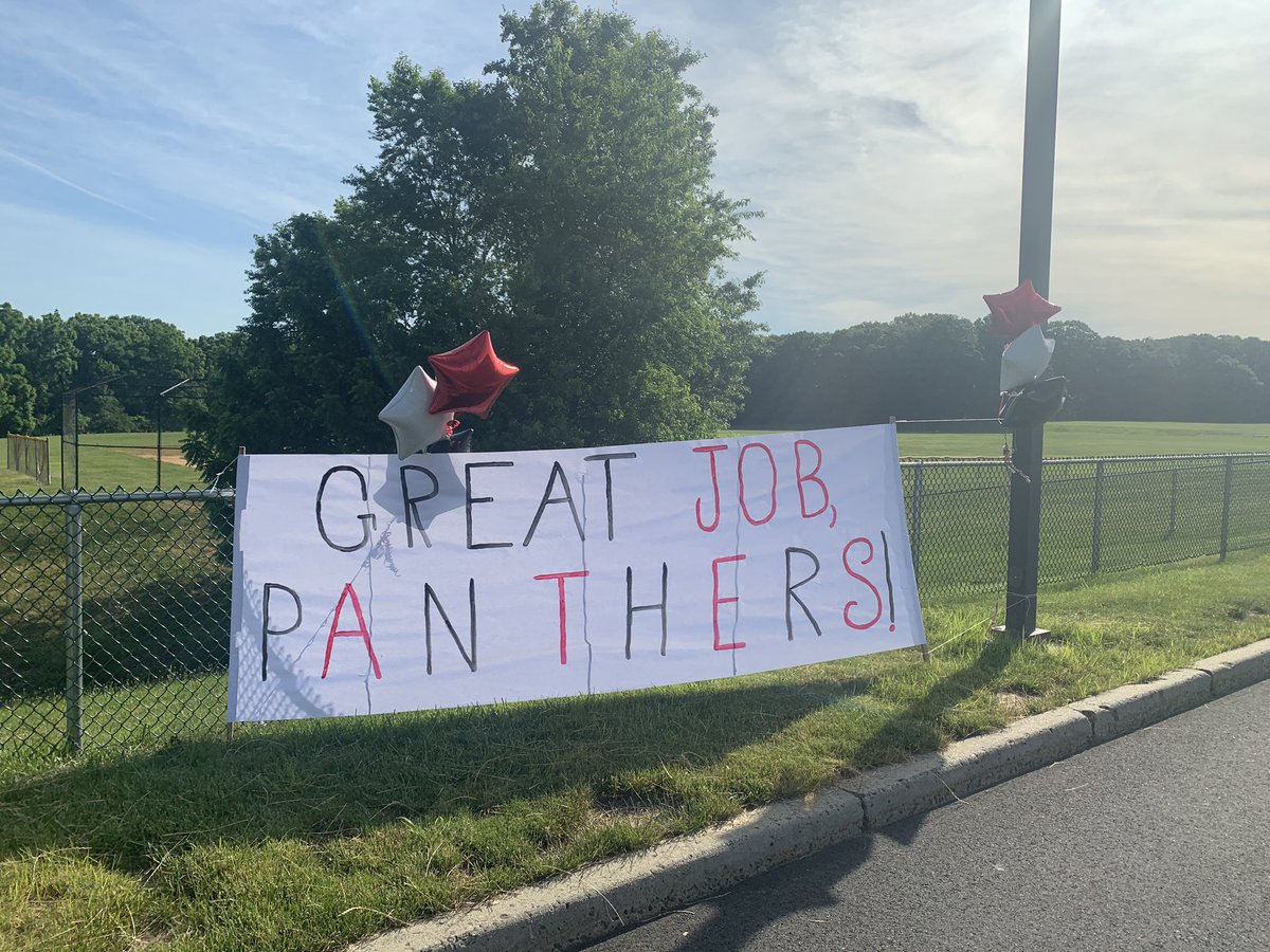 2DrSCarter's tweet photo. Getting ready for Family Pick-Up and waving off our Panthers soon-to-be Knights!! ❤️🖤💙#Thankyou #CMSPTSA and #TeamCommUNITY volunteers ❤️🖤 https://t.co/2TirwjNH9e
