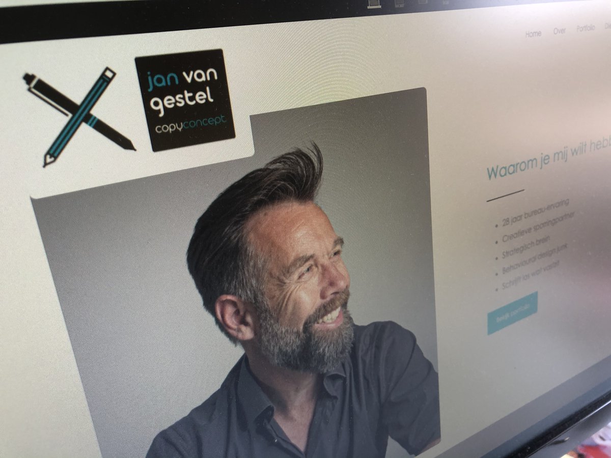 Ik heb zojuist het lintje doorgeknipt van mijn gloednieuwe copy &amp; concept winkel: janvangestel.nl.

Kom gerust binnen. Zeker als je op zoek bent naar onderscheidende brand stories, campagnes en content. Daar heb ik toevallig alles voor in huis.

#freelancecopywriter