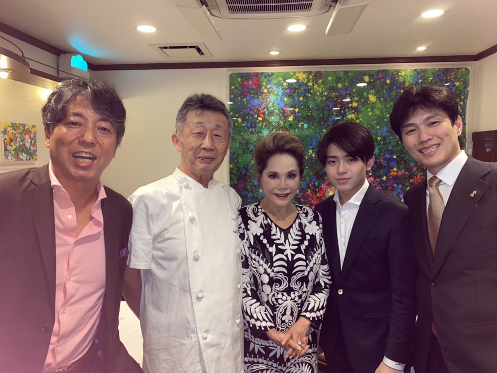 キメラゴンがデヴィ夫人から唯一フォローされた 誰かが夫人のスマホを勝手に操作したのではと話題に Togetter