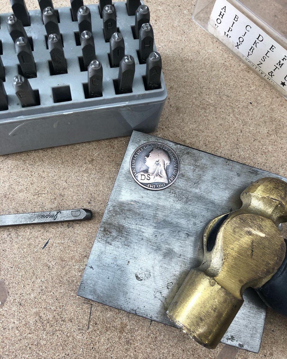 4ChildrenAnd_Us's tweet photo. Great to be back at work, with gorgeous products! Putting together great Father’s Day gifts with @homeandglory for bobbyrocks on @notonthehighst #smallbuisness #fathersdaygifts #gifting #giftsformen #guitarstrings #luckypenny #handstamping #personalised #personalisedgifts https://t.co/vOyMOHasw9