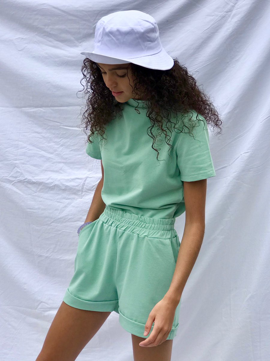 WearWhatSheWore tweet media