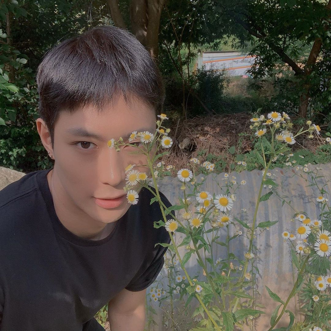 Tinkerland0303's tweet photo. 200615 #HEJUN Instagram post

Flower

https://t.co/i0WbTkdyfF

#KNK #크나큰 #오희준 #희준 #희준짱짱 https://t.co/BG6gcgCemX