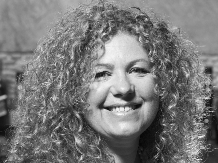 HumanLendLibra1's tweet image. We&apos;re delighted to have @KarenjaneLynch on board with the #humanlendinglibrary in the #WestMids! Karen is former CEO at @BeluWater where she transformed the loss-making venture into a highly profitable, multi-award winning consumer brand. APPLY NOW! 👉i-se.co.uk/human-lending-…