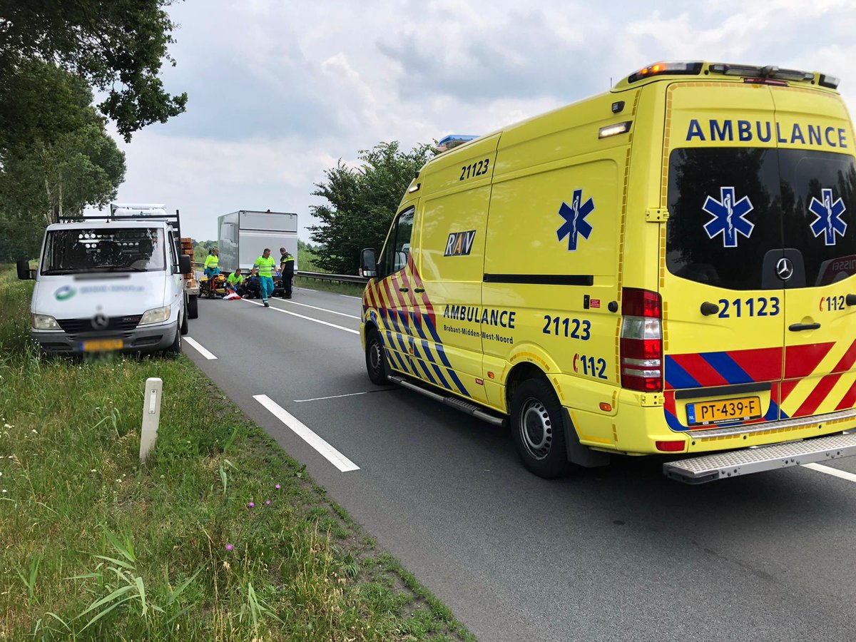 N279 bij Veghel volledig afgesloten na ongeval..
