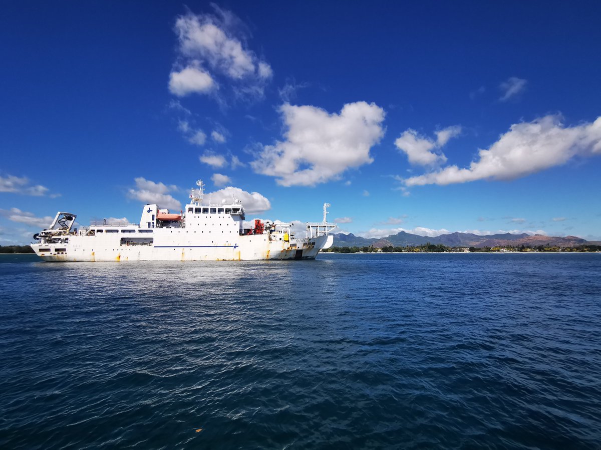 GillesRibouet's tweet photo. After 🇲🇬, step 2 of #METISS undersea cable--24terabits connectivity installation off 🇲🇺- Project of @EmtelWorld #CEBFiberNet @GroupeTelma @canalplus @SFR_Reunion #ZEOP @xhermesse with support of @commission_coi. Next step in #Réunion https://t.co/PHaxURSjcx