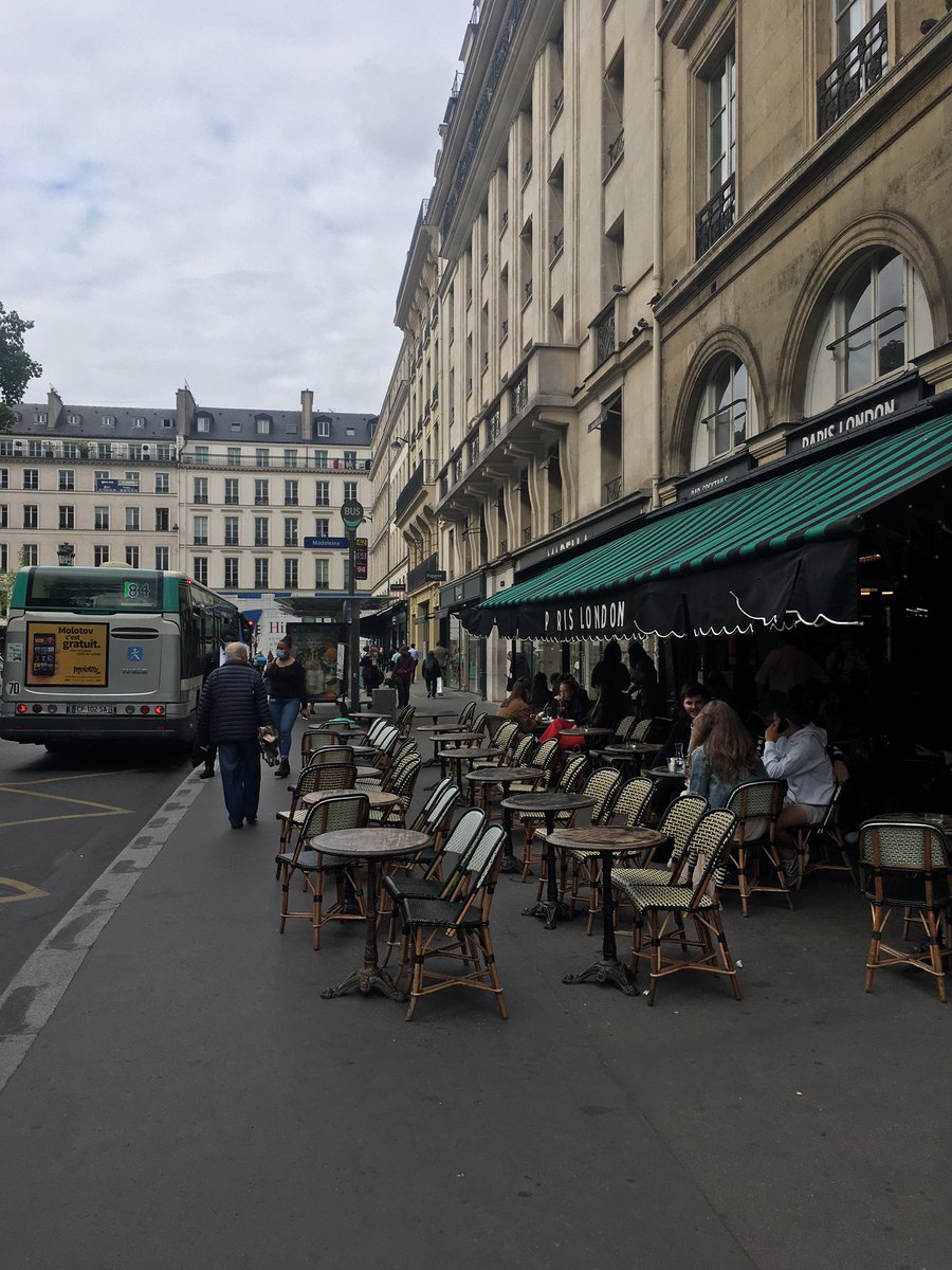 B75Parisi1's tweet photo. @Anne_Hidalgo @Paris En respectant les piétons ??? En êtes-vous vraiment sûre ??? #paris #placedelaMadeleine ... et partout ailleurs dans paris 😡 https://t.co/eWbAHfUkMQ