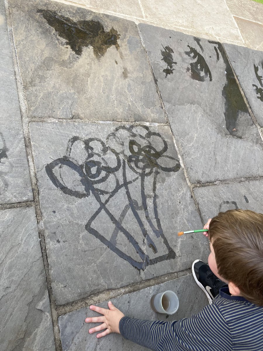 JemmaBailey85's tweet photo. Van Gogh(‘s) in the making! (Muddy) water painting in the garden 🌻 #sunflowers @ysgolbrynhedydd #1AJ https://t.co/EmAafTXSrH