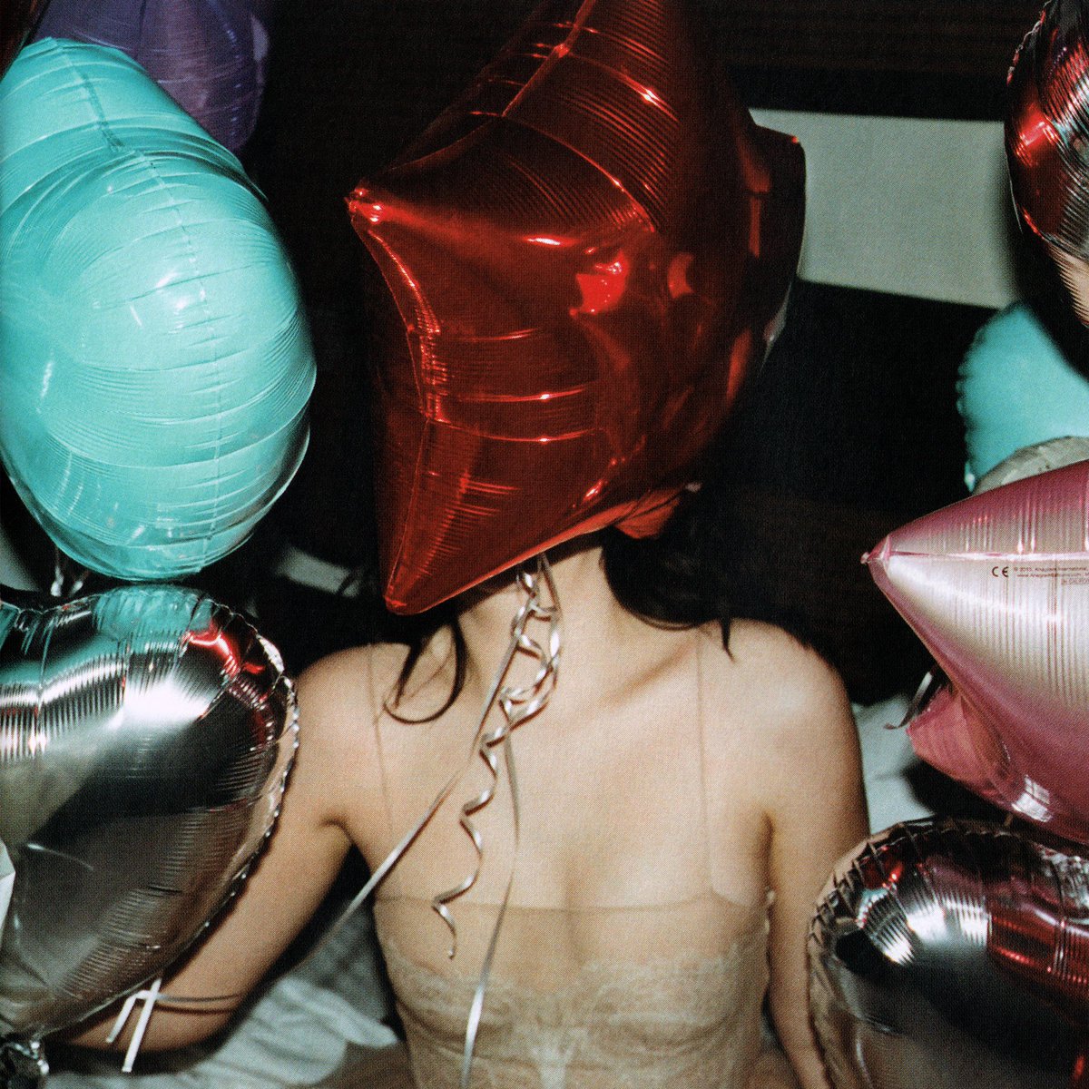 gagasyuyi's tweet photo. 3 years ago lorde released melodrama. https://t.co/YM6GX9LMP8