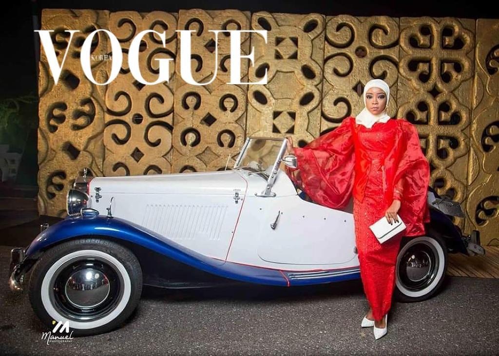 Okayyyy let also take up the #voguechallenge with some old picture.
While admire, do have a great week.💕💕🥰🥰🙏
#voguechallange #VOGUE