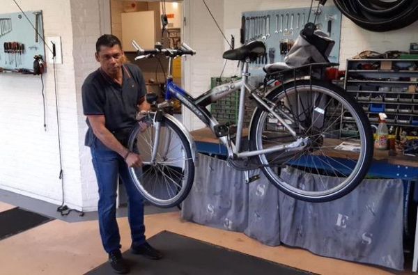 Fietsenwerkplaats Ambachtenwerkplaats weer open tinyurl.com/ydem8o78