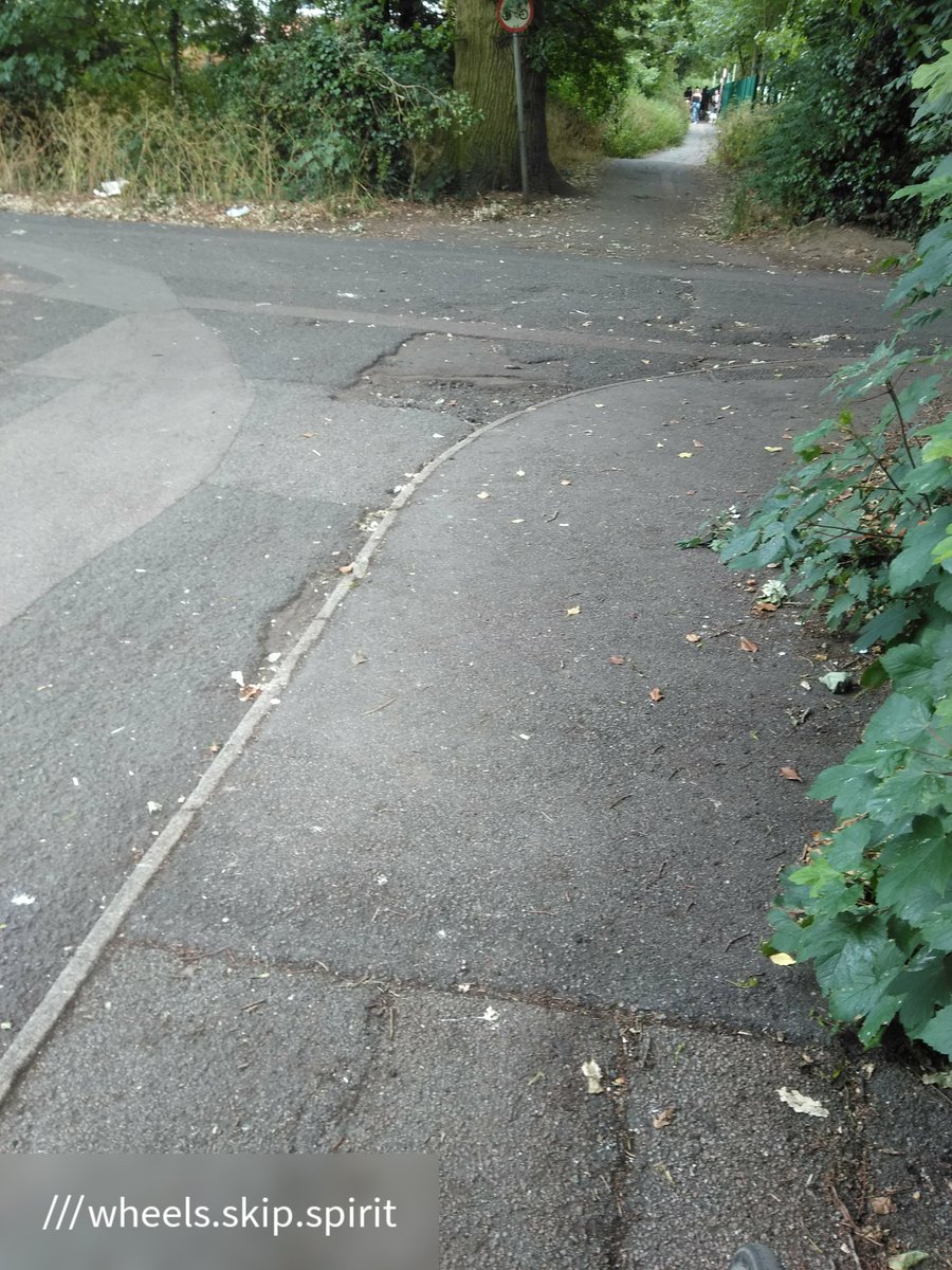 TDF79's tweet image. More #Potholes in #Harlow #Cyclepaths @Essex_cc will check on report @cllringall #HarlowCyclungTzar    Shared with what3words