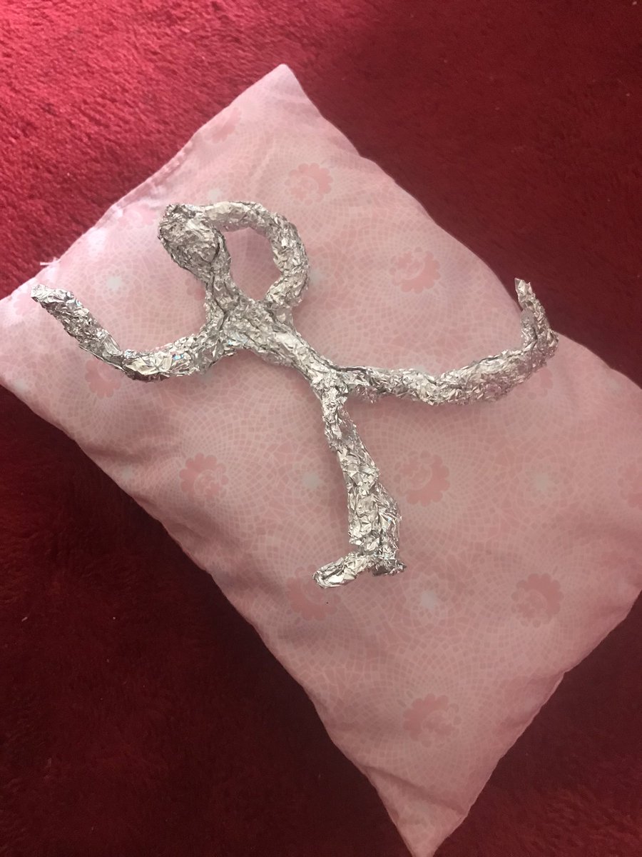 Sast86's tweet photo. @MrsPiperKPS @KnightsridgePr1 Arabella’s tinfoil sculpture, she wanted her to sunbathe 😁☀️ https://t.co/pSev9KvdiK