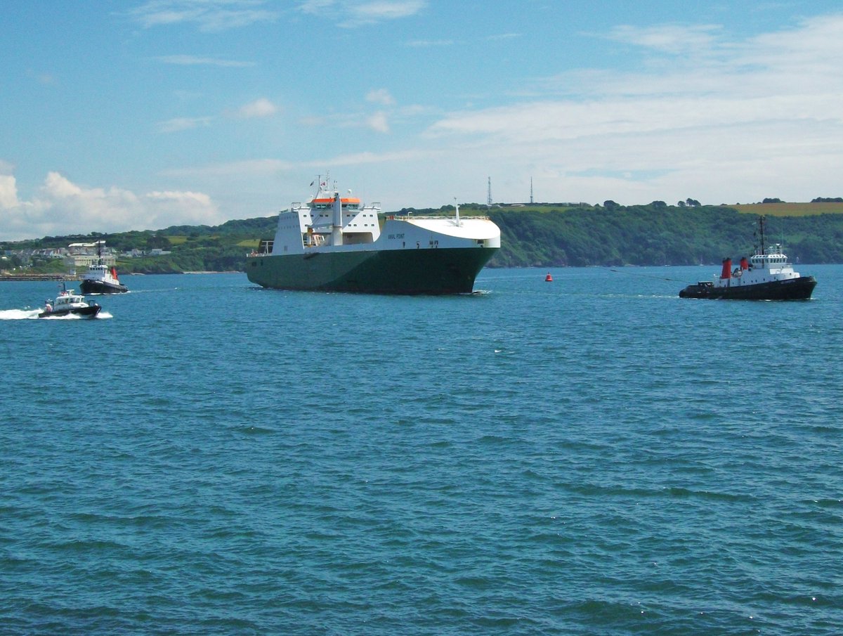 PlymouthDevon1's tweet photo. #AnvilPoint #Plymouth Anvil Point being guided through Plymouth Sound this afternoon, by 3 tugs. https://t.co/5M1GePtovh