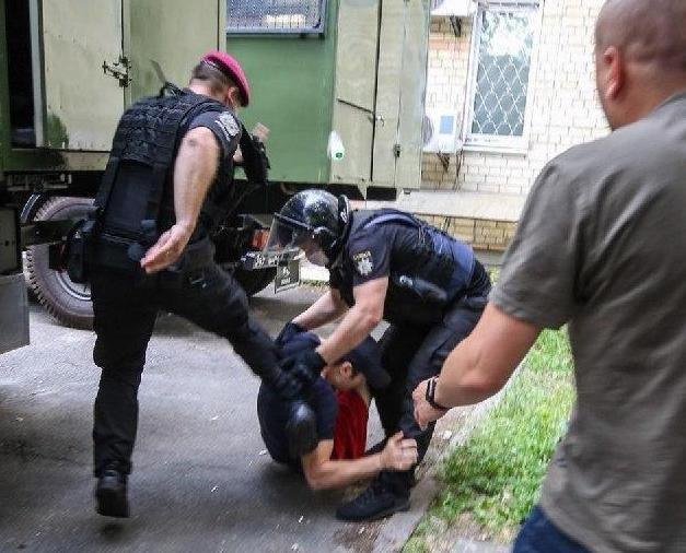 Нацполіція: Призначено службове розслідування через застосування сили правоохоронцями під час затримання учасників акції на підтримку Стерненка - Цензор.НЕТ 4014