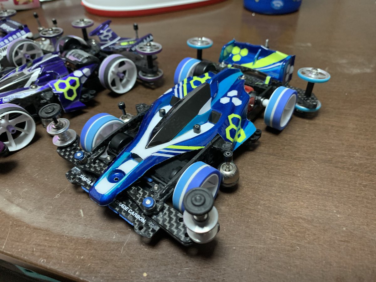 ミニ四駆　エアロアバンテ　レース仕様 フルカスタム済み　青VZ 上のチビのネオファルボディー壊しちゃったからご要望にお応えしエアロ