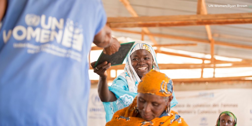 ONUMujeres's tweet photo. Las mujeres tienen un papel esencial en la implementación de medidas preventivas que pueden salvar vidas 💙

Incluir a las mujeres en el marco del #CesealFuego global permitirá abordar la crisis de la #COVID19 de forma más eficaz. https://t.co/F3d7OP31Sc