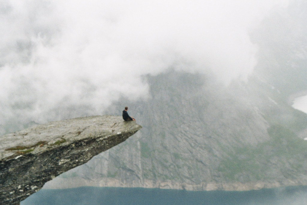 ايش تعتقدوا هي بعض  الاسباب اللي تخلي نوبة الألم لدى مرضى الانيميا المتجلية تبدأ؟؟؟؟ 
#اسمعني
#Liste...