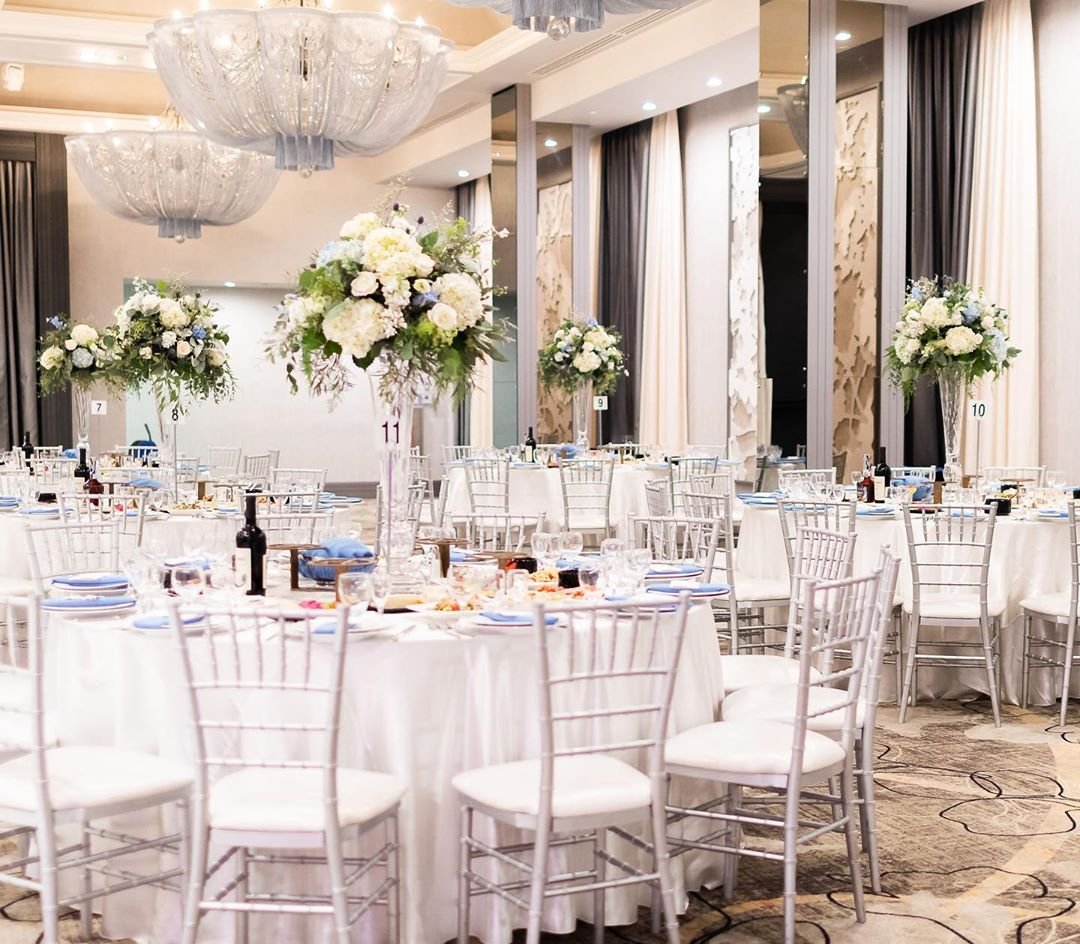 LABanquets's tweet image. Blue and white accents complete this #elegant look in the #LegacyBallroom. 🔹#LABanquets
Photo by: @flowersbyraquel on Instagram