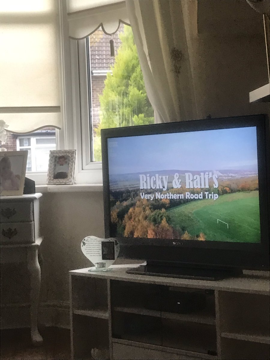 BlueSarah1878's tweet photo. Last one of #RickyAndRalf tonight 😔

I’ve loved watching this. Been hilarious @RalfLittle https://t.co/5CBc4Oxt5C