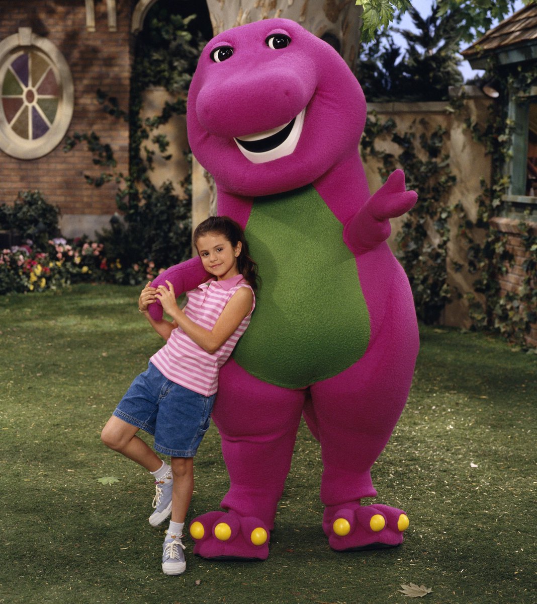 and here where it all began selena was in barney for 3 years in 14 episodes, after that she auditioned for spy kids 3 and she got the role so this was her first movie ever, a few years later she got a part in walker texas ranger.