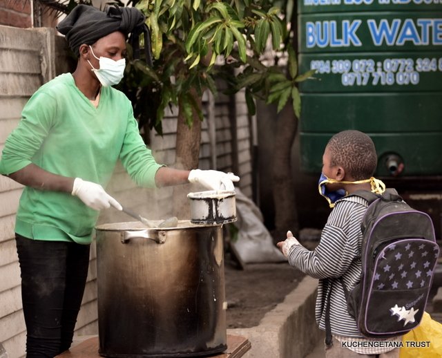 Semalho's tweet image. Day 62

Porridge:932
Supper: 2018

Served Sadza and soya chunks

120kgs mealie meal
12kgs sugar
10 bottles peanut butter
2.5kgs salt
4l cooking oil
270 tomatoes
40 onions
25 royco pkts
25kg soya chunks

Thank you!!