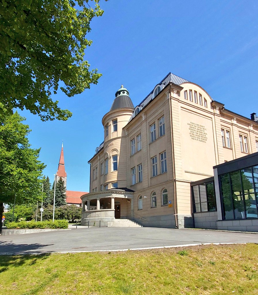AkiraRopo's tweet photo. Tamperelaisia kivitaloja 86/📸 Tampereen klassillinen lukio jonka suunnitteli arkkitehti, taidemaalari, kriitikko ja kirjailija Johan Ahrenberg vuodesta 1907 #clasu #koronakriisi #kuvahaaste #Tampere 🏫 https://t.co/bx1eCWOQ7i