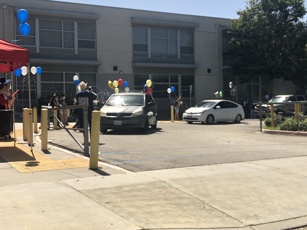 vistamiddle's tweet photo. Vista had an amazing 8th Grade Drive-Thru Farewell #Celebration today! ๐ค ๐๐ Congrats Grandiloquent #Scholars, Class of 2020! ๐ซ๐ฌ The Vista Family is so proud of you all! โOnce a #Vaquero, Always a Vaquero!โ #Classof2020 #VistaRocks ๐ฅ @LDNESchools @Kelly4LASchools @MsDamonte https://t.co/mSe5z096bm