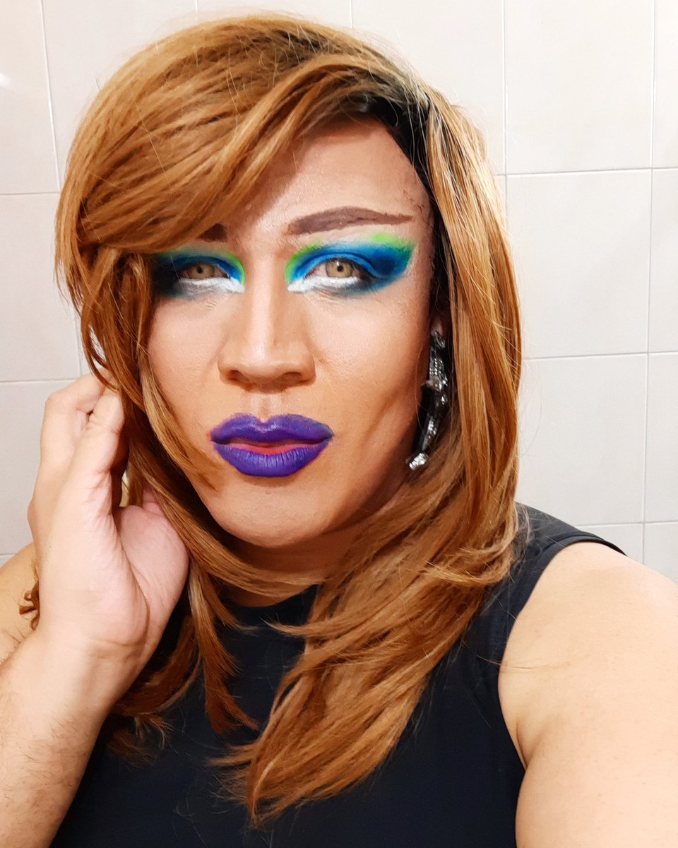 leonlaion_'s tweet photo. Abrázame... Y no me digas nada, sólo abrázame... 🔊🎵🎶
-
-
#Selfie #MakeUp #Art #Arte #ArtMakeUp #Maquillaje #DragQueen #DragQueens #BioDragQueen #BioDrag #Eyes #LaRioja #Argentina #Color #Lips #Hair #Style #Fashion #Gay #ArtQueer #Pride #Orgullo #LGBTIQ #LGBT #Fitness https://t.co/QrfDPG9dMA