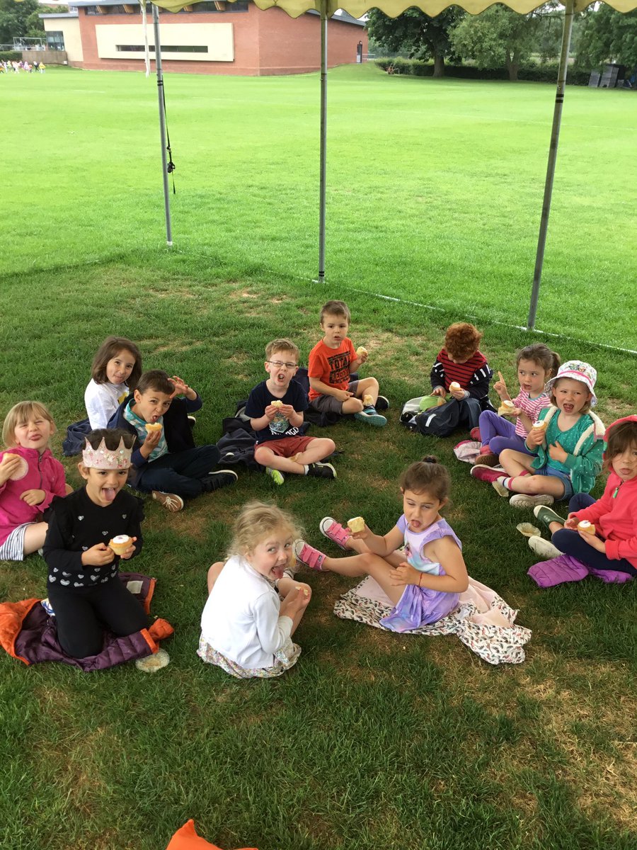 StPetersYork's tweet photo. Look at those cheeky faces! RC are celebrating a birthday today in their class bubble. Spot the birthday princess! #StPetersAtHome #StPetersTogether
https://t.co/jaJ5erE0xj https://t.co/8VtOshG0hu
