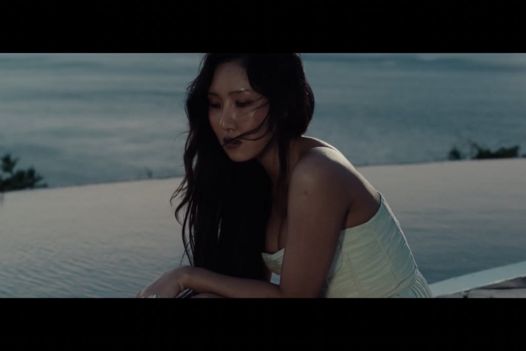 아름답다 라는 말이 가장 잘 어울리는 사람이
너가 아닐까? 

힘든 시간 잘 버텨내서 지금 이 자리까지 잘 성장해줘서 너무 고마워

너의 앞날을 보란듯이 잘 펼쳐내자 
그려온 그림을 마음껏 원하는대로, 이번 솔로를 시작으로 대중들에게 너라는 사람을 더 알리길 바래