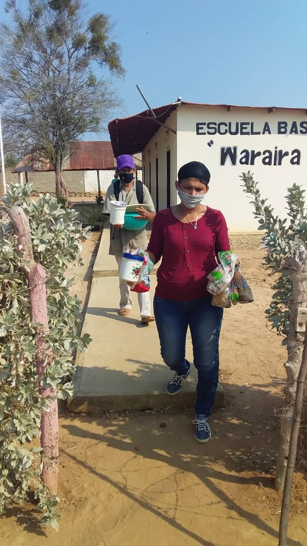 #ZuliaMia Voceros y Voceras del MBF (Red Santa Rita) activos en el trabajo mancomunado para garantizar la alimentación a nuestros y nuestras estudiantes junto a <a href="/ffb_zulia/">FFB_Zulia</a> <a href="/CnaeZuliaOf/">CnaeZuliaOficial</a> Líderes comunitarios y Milicia Bolivariana @MPPEDUCACION <a href="/EducacionZEZ/">Educación Zulia</a> @OmarPrietoGob