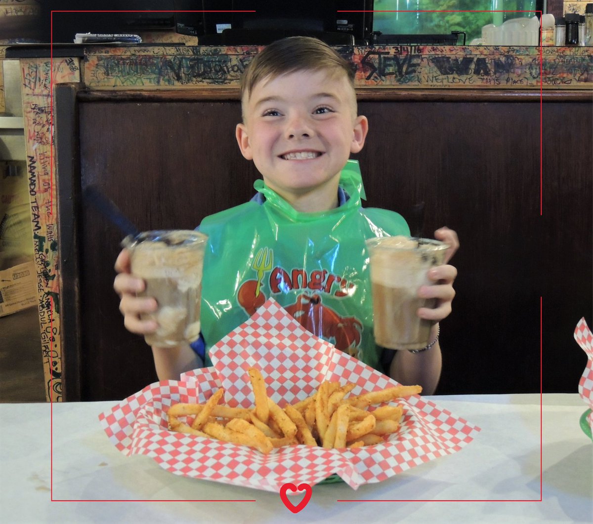 FriendsofPCH's tweet photo. #DailyDoseOfHeart: We want to thank @angrycrabshack for their generous $75,000 gift to support @PhxChildrens patient families! Since 2018, they have donated over $225,000 to Phoenix Children’s. 

$1 from every order of cajun 🍟 &amp; root beer float benefits the Hospital. https://t.co/zjptYoDiN9