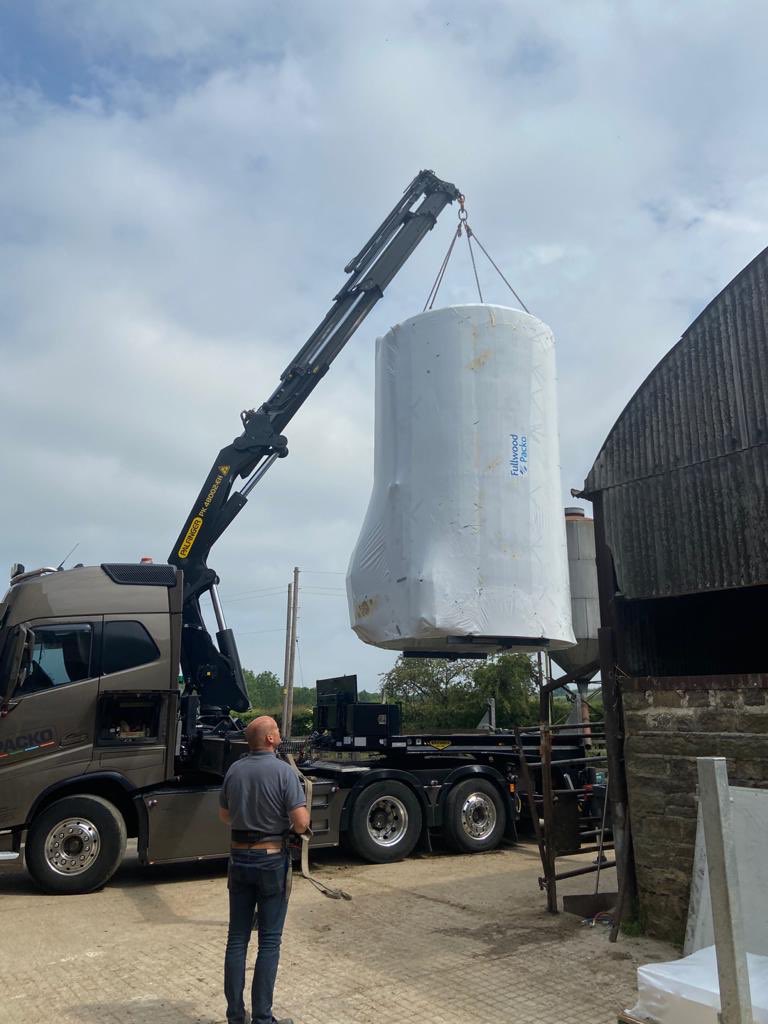 a1_wallace's tweet photo. Good start to the week, one tank out and a new @FullwoodPackoUK milk silo sited. #arla #teamdairy #milk https://t.co/AOvCjktyHe