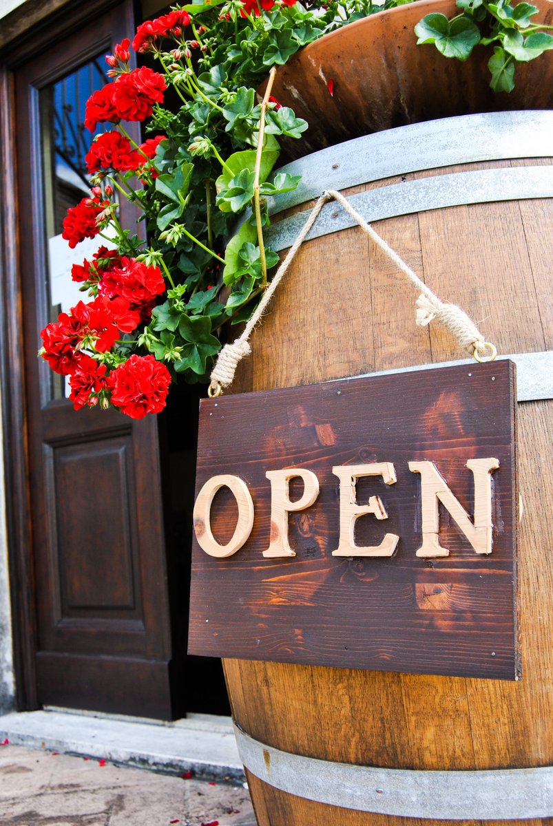 🍷The Tolaini winery reopens today for tour &amp; tastings. For more info contact us at Hospitality@tolaini.it or call 0577356972.
🍷Tolaini riapre le sue porte per visite e degustazioni.Per prenotazioni o maggiori info contaci a Hospitality@tolaini.it o chiama al 0577 356972.