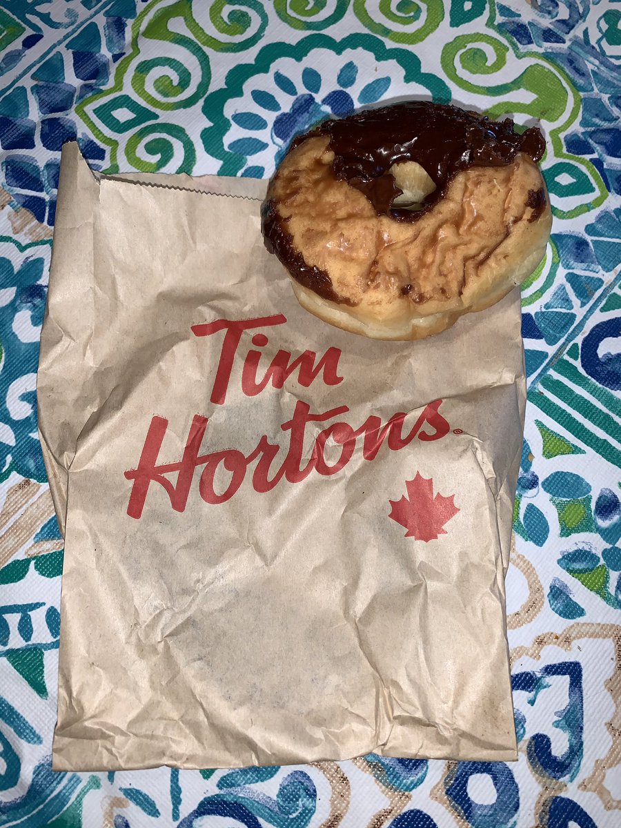 jamietalkssecu1's tweet photo. Confession - a chocolate dip donut is one of my favourite guilty pleasures. My wife and sons brought me one as a workday treat. At least...I think this is a choco dip?π€ #donutproblems #chocolatedonutsrule #caseofthemondays https://t.co/brzGHtc7Nz