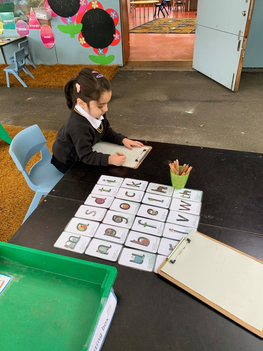 ArkGlobeAcademy's tweet photo. #Congratulations to all of our Primary students whose works are chosen for this week's 'Primary Wow Wall' - See the winners for each year group: https://t.co/EAZ6sbA7Rg
Below are Saleha (Nursery), Tanzil (Reception) and Aicha (Yr 4) #welldone #GlobeConnect #ArkGlobeWow https://t.co/uTsdbB8zKo