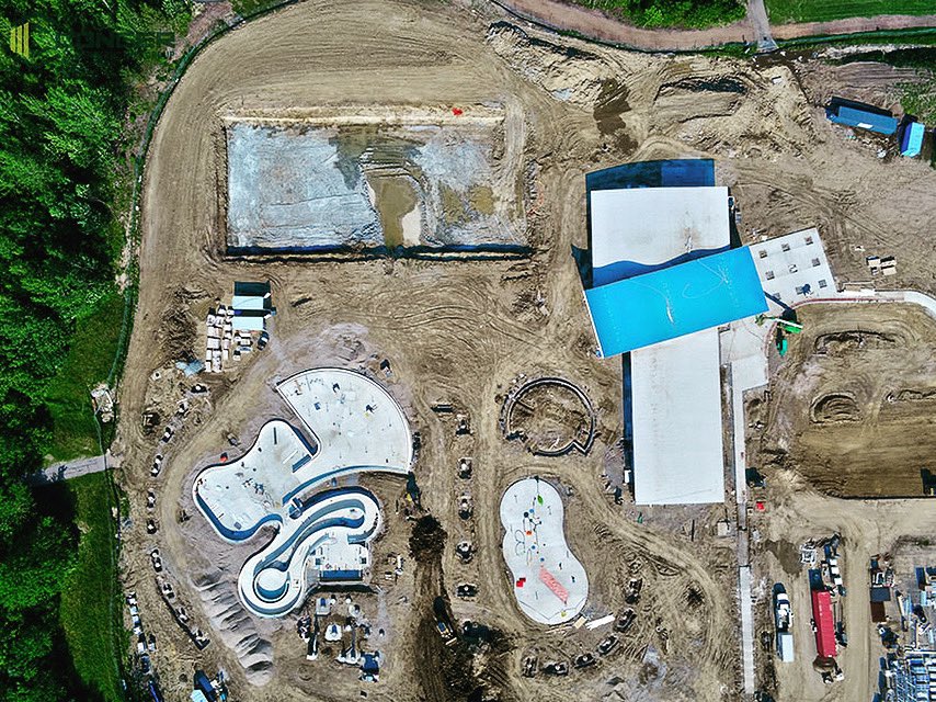 CongerBuilt's tweet photo. Check out this nice overhead shot of the Mason Municipal Aquatic Center project. For aerial video coverage follow us on YouTube. #CongerBuilt #BuildingFutures #RecreationFacilities #CMR #AquaticCenter #CompetitionPool #SplashPad @MasonOHRec @imaginemason https://t.co/9MiXDSUQOY