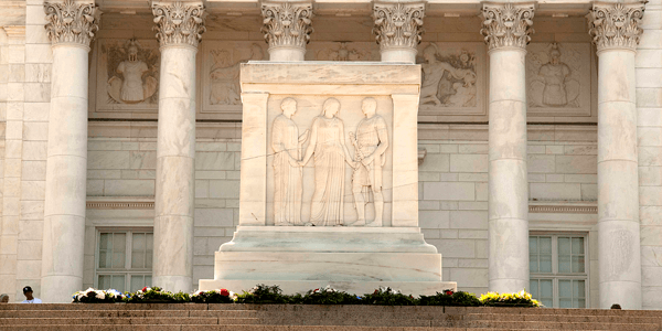 IUMFoundation's tweet photo. IRS Warning on COVID-19 Scams: https://t.co/JbeyFHEFGZ #WashingtonNews #COVID19 https://t.co/FbDkhIhpMQ