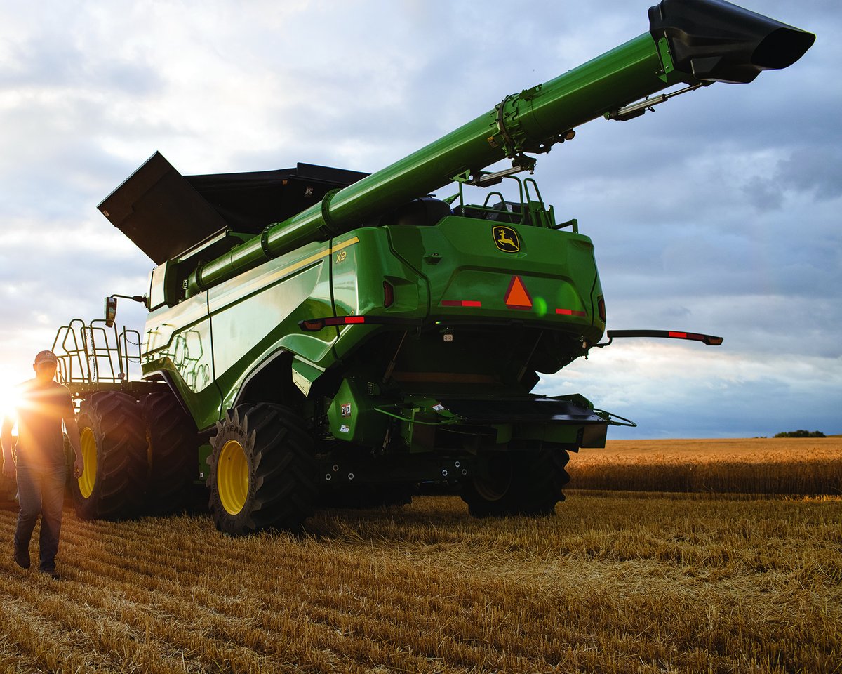 Introducing.... the <a href="/JohnDeere/">John Deere USA</a> X9 Combine. Harvesting up to 30 acres of wheat in just an hour and 7,200 bushels an hour of high-yielding corn. 

Check it out. deere.com/en/harvesting/…