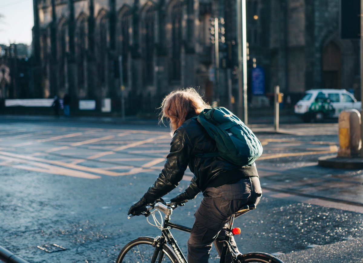 KeepMovingGM's tweet photo. Going back into the office and looking for an alternative to public transport? What about walking or cycling? It's a great way to #GetYour30in without even realising it. Some tips on how to get started here: https://t.co/6k9IVLBHv2 https://t.co/szfpOuV3pn