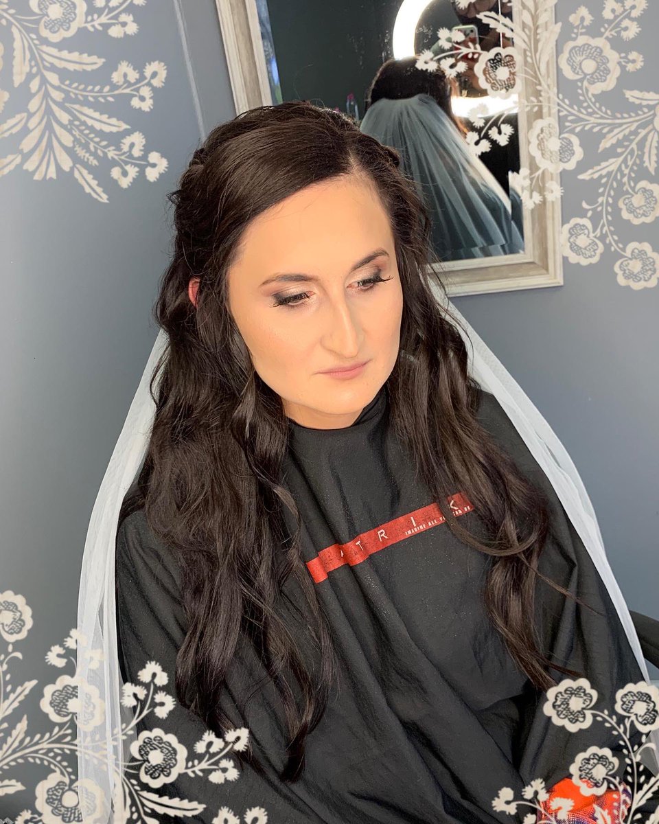 BeautyZoneBZ's tweet photo. Bells are ringing🎊
We love doing wedding parties here at BZ,
There’s nothing more amazing than seeing the bride come together and being apart of her big day!!
💐Hair and Makeup by Blake https://t.co/EyKCEZYSkB