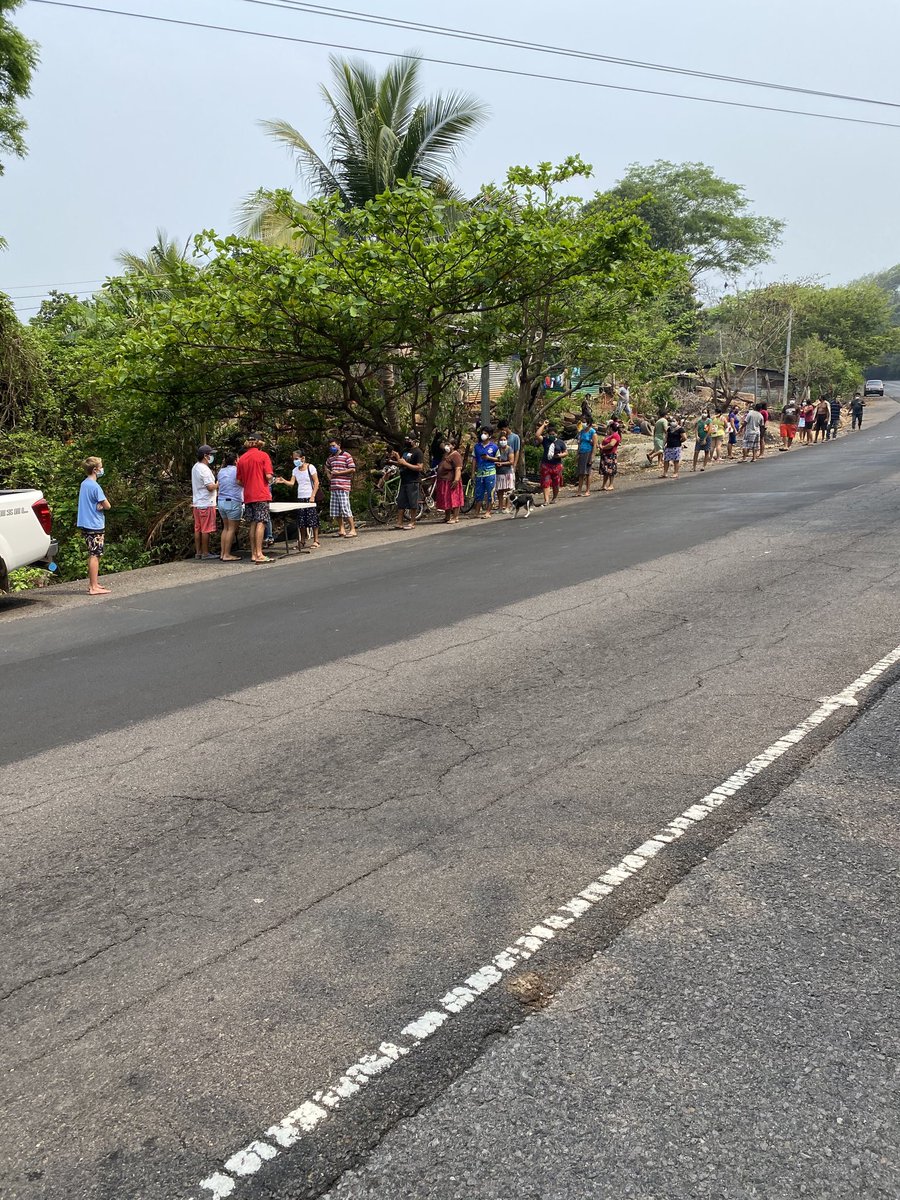 Bitcoinbeach's tweet image. When we say people are lining up to get #Bitcoin we are not speaking figuratively.  Getting ready to do another distribution to help keep the community fed as they still have not been allowed to return to work