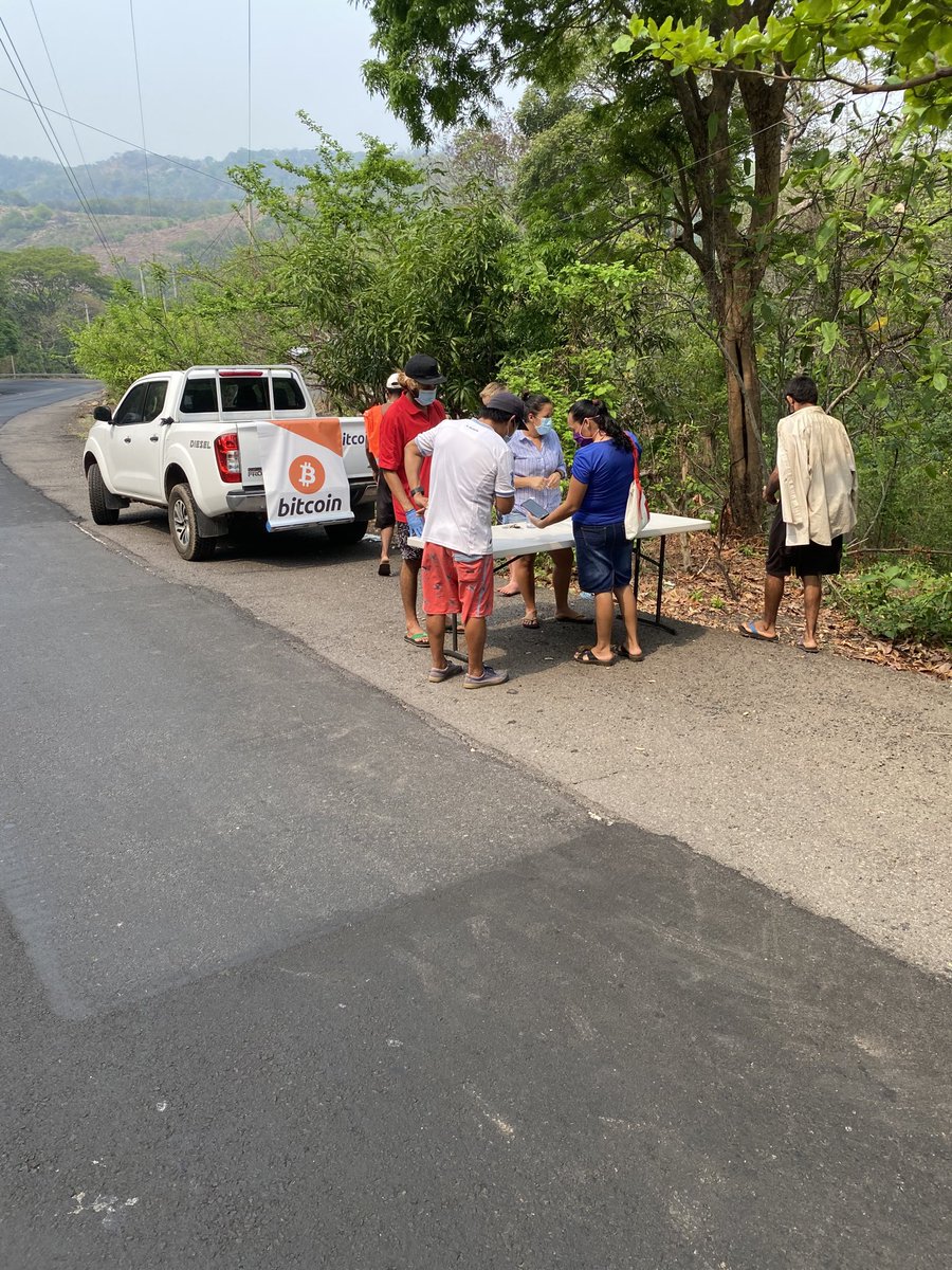 Bitcoinbeach's tweet image. When we say people are lining up to get #Bitcoin we are not speaking figuratively.  Getting ready to do another distribution to help keep the community fed as they still have not been allowed to return to work