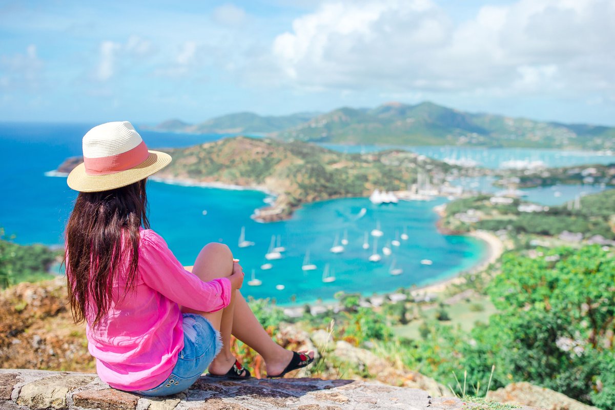 SelectYachts's tweet image. Lush mountains, turquoise waters, and tropical weather await you in the Caribbean. Explore footprint-free beaches and discover hidden coves. Summer is creeping around the corner, we&apos;d love to help you truly get-away.  bit.ly/2UK022n